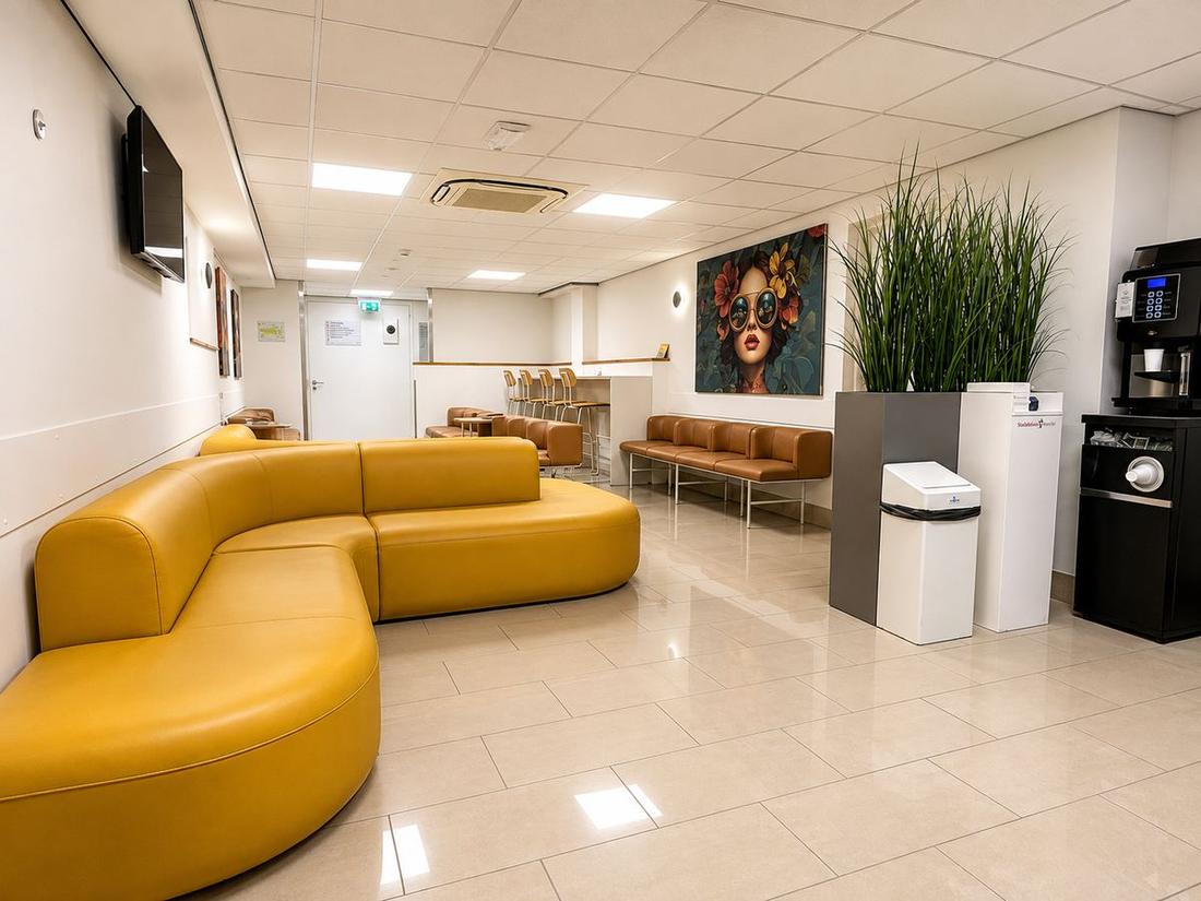 Inside the waiting room at Stadskliniek Utrecht — Het Vrelinghuis
